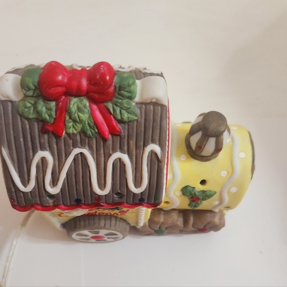 Vintage Delectable Gingerbread Train Night Light Set in Box - Picture 11 of 13